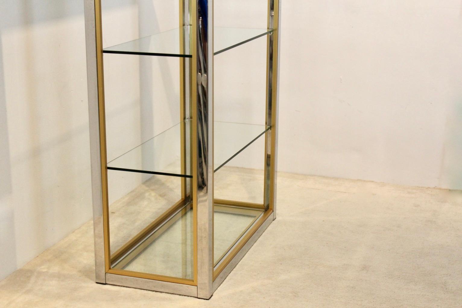 Sophisticated self-supporting shelving unit in brass and chrome a solid frame, made in Italy, 1970s. The piece consists of five glass shelves. The unit is free standing so it can be used on both sides, hence it can also be used as room divider. Its