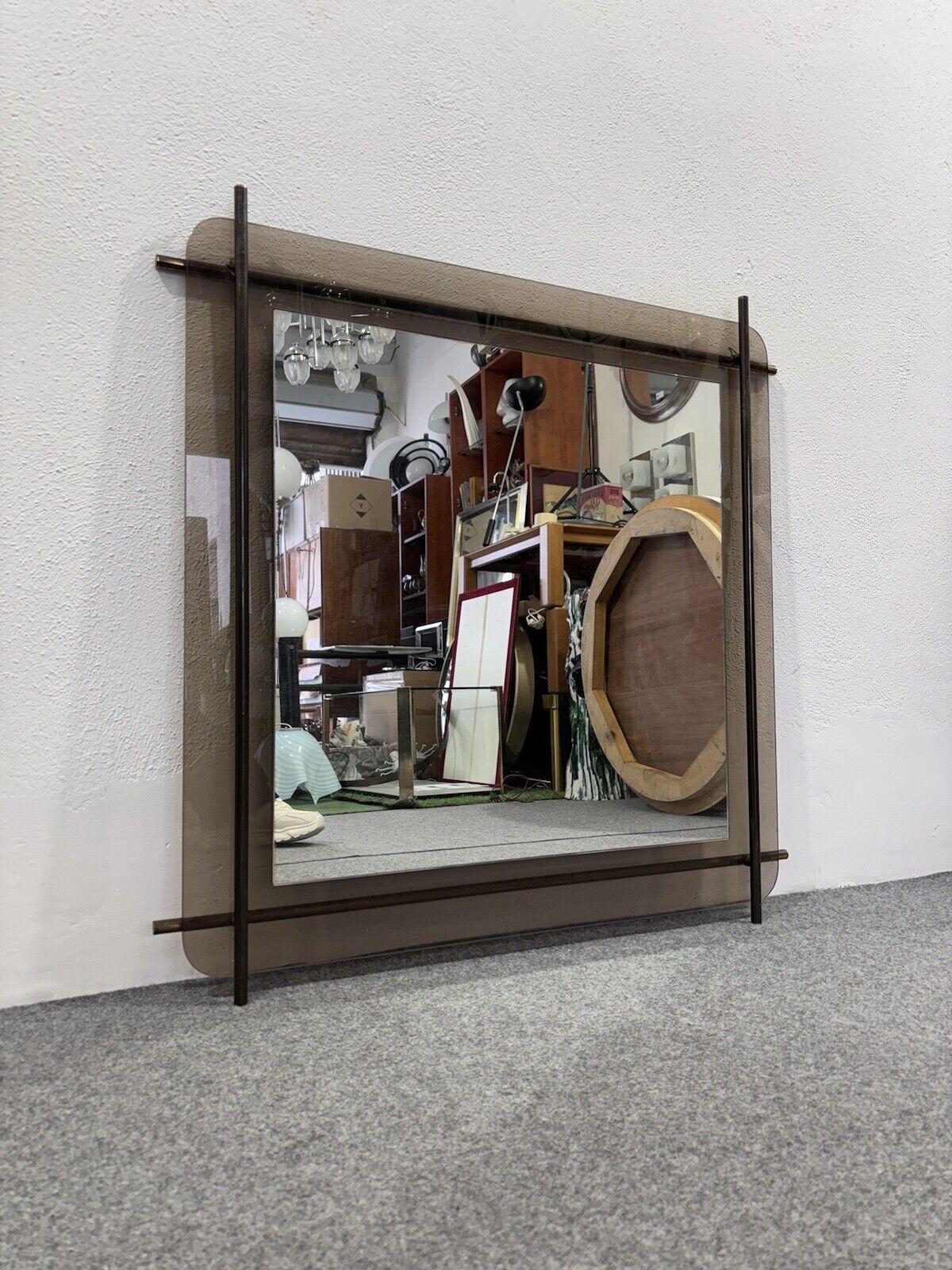 Renato Zevi Brass Mirror Design Modernism.

The item is in excellent conservative condition, there are no cosmetic or structural defects to report. Only slight and obvious signs of time . (Please see photos)

Height 85 cm

Width 85 cms