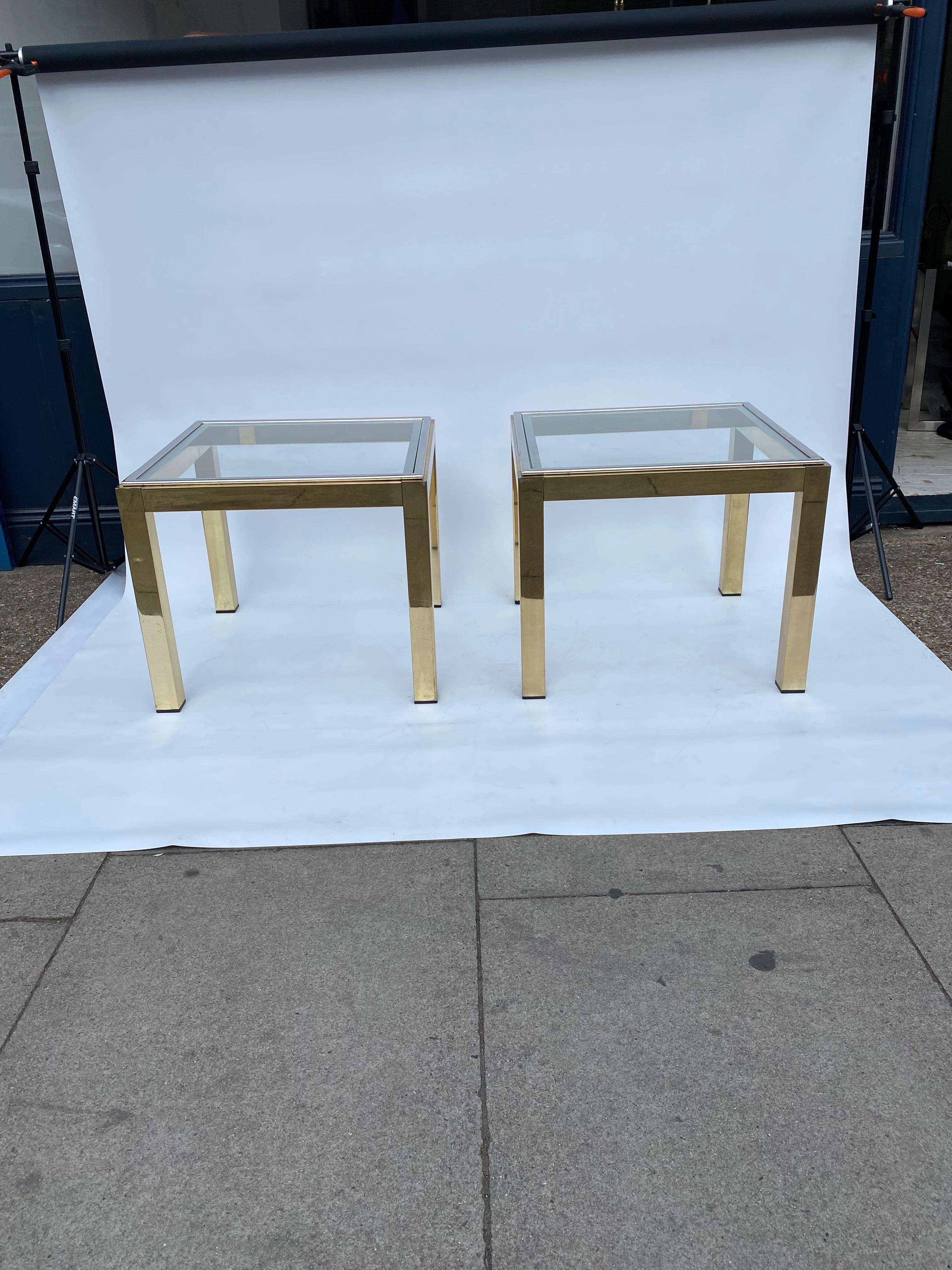 Fin du 20e siècle Renato Zevi Paire de tables d'appoint en laiton, verre et chrome Hollywood Regency canapé années 1970 en vente
