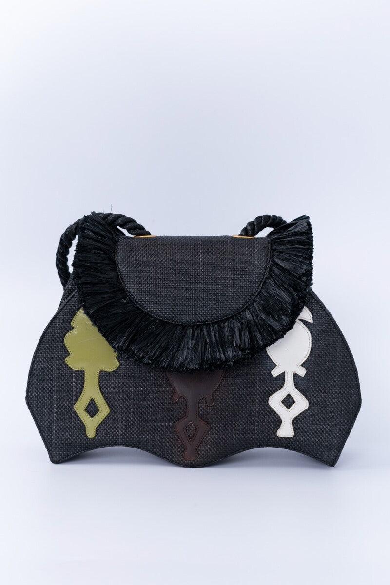 Renaud Pellegrino (Made in France) Handbag in straw and raffia decorated with leather elements. Black ottoman lining.

Additional information: 

Dimensions: Length: 25 cm (9.84 in), Height: 18 cm (7.08 in), Width: 5.5 cm (2.16 in), Handle: 46 cm