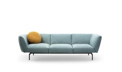 Sofá Rendez-Vous en tapicería especial A5 con metal negro de Sergio Bicego