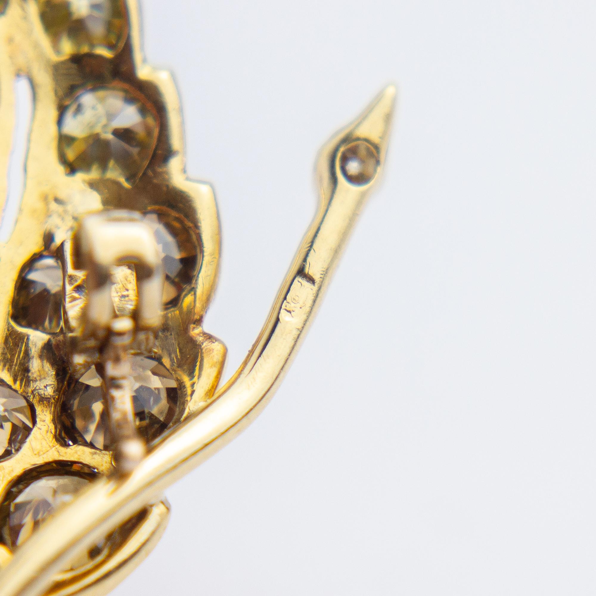 Women's or Men's Rene Boivin 18 Karat Gold & Diamond Brooch Pin For Sale