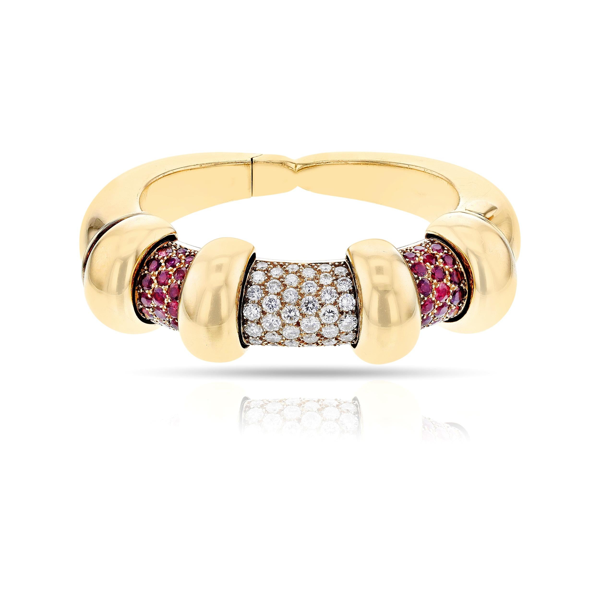 René Boivin Diamond and Ruby Sliding Interchangeable Bangle In Excellent Condition For Sale In New York, NY