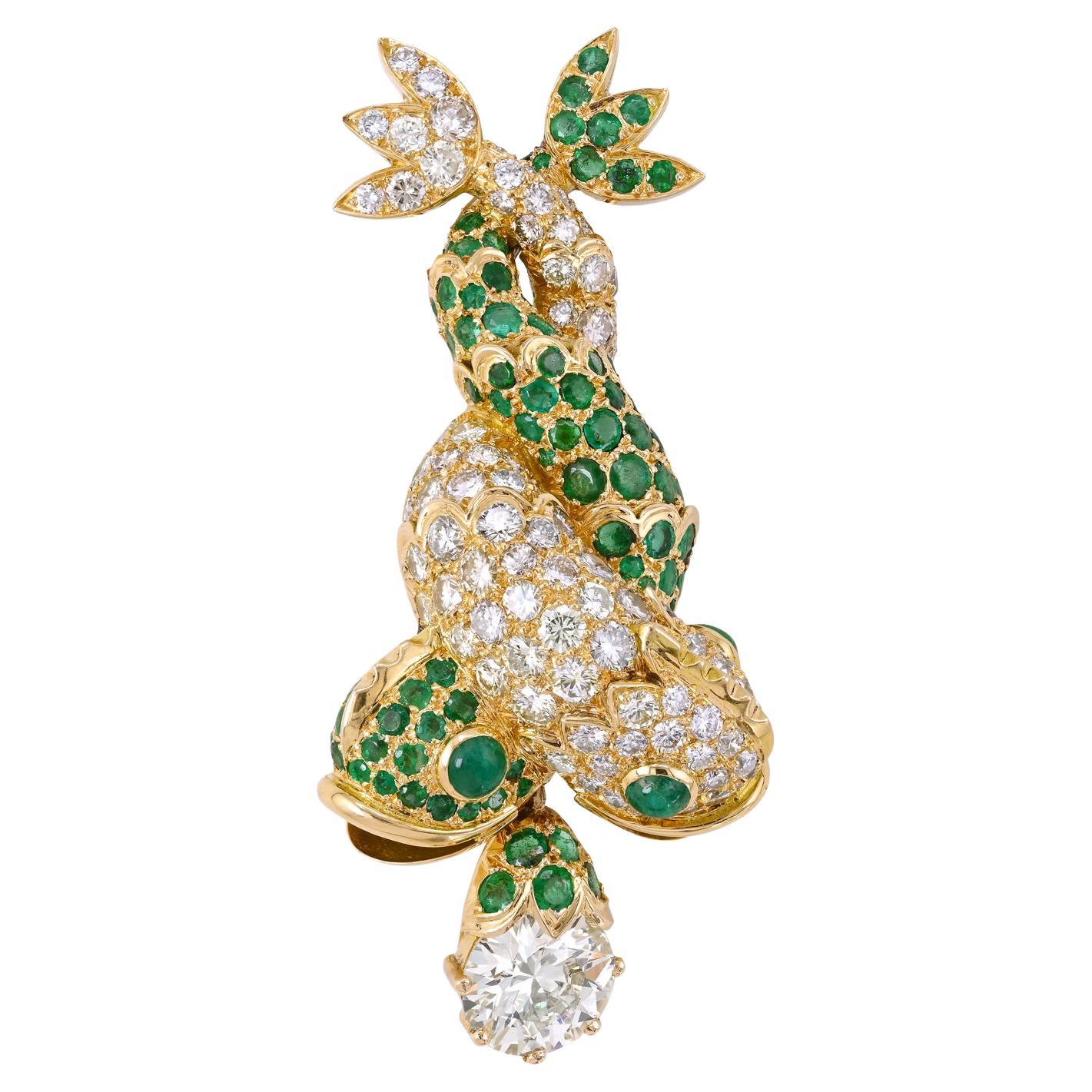 Rene Boivin Diamant-Smaragd-Brosche "Zwei Delphine", um 1955 im Angebot