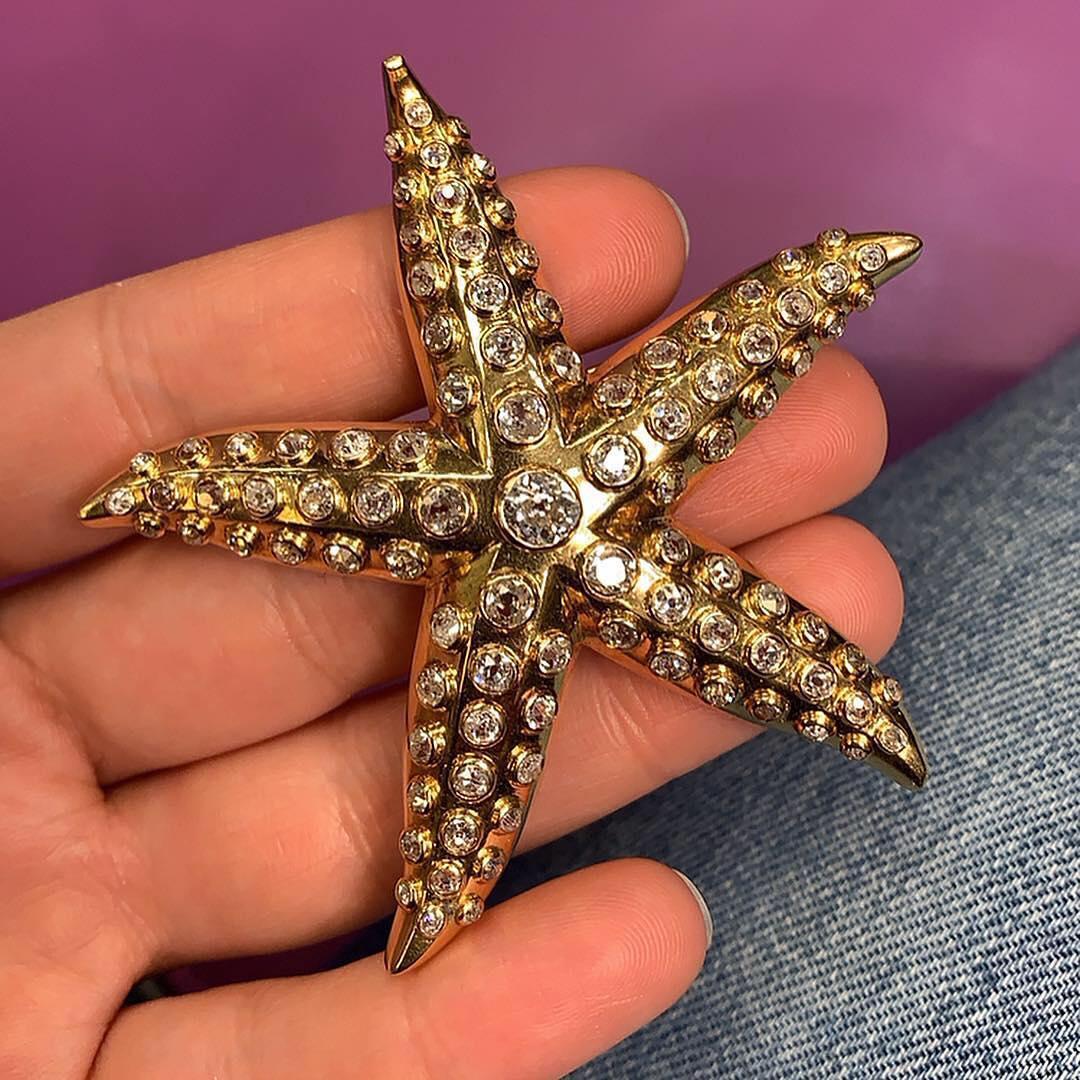 Women's or Men's Rene Boivin Iconic Diamond Gold Starfish Brooch For Sale