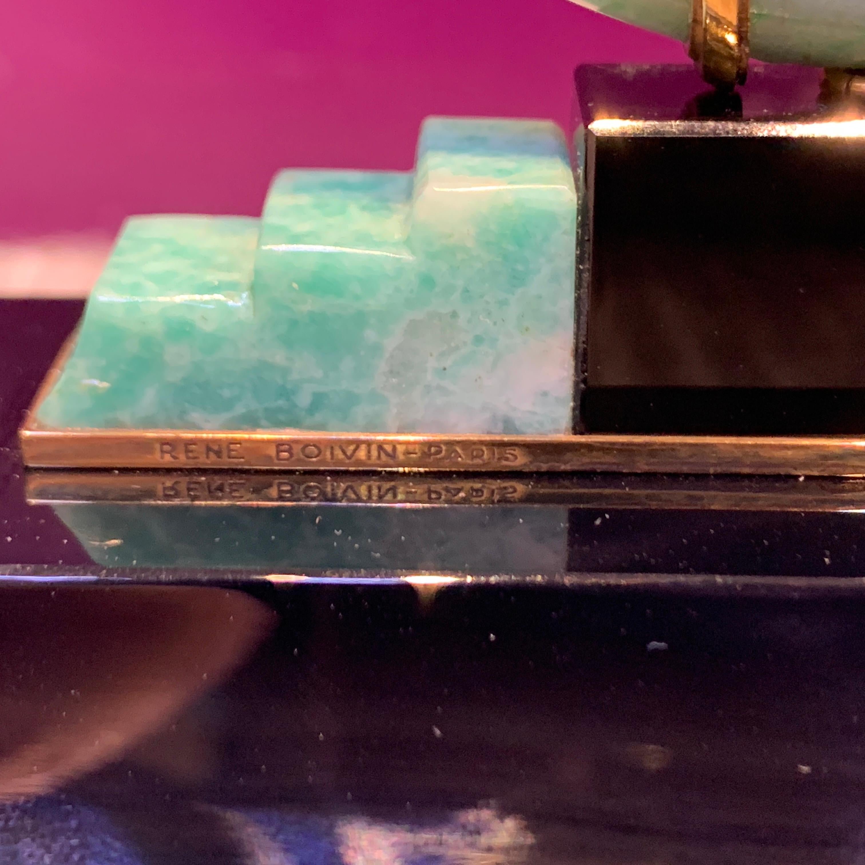 Art-déco-Schreibtischuhr von Rene Boivin aus Onyx, Jade und Amazonit im Zustand „Hervorragend“ im Angebot in New York, NY