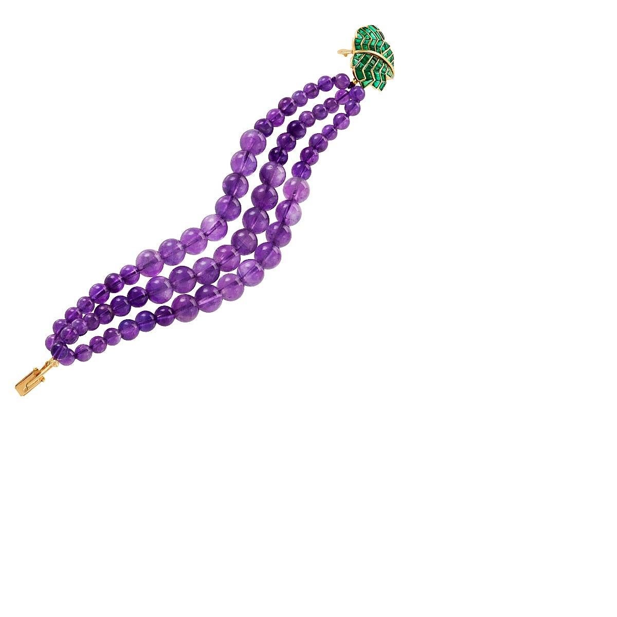 René Boivin Paris 1950s Emerald Amethyst and Gold Bracelet In Excellent Condition In New York, NY