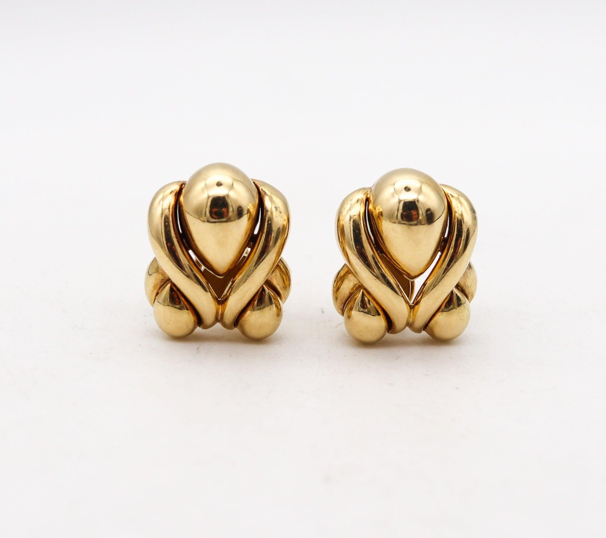 RENE BOIVIN Paris 1970 Clips d'oreilles en or jaune 18 carats Excellent état - En vente à Miami, FL