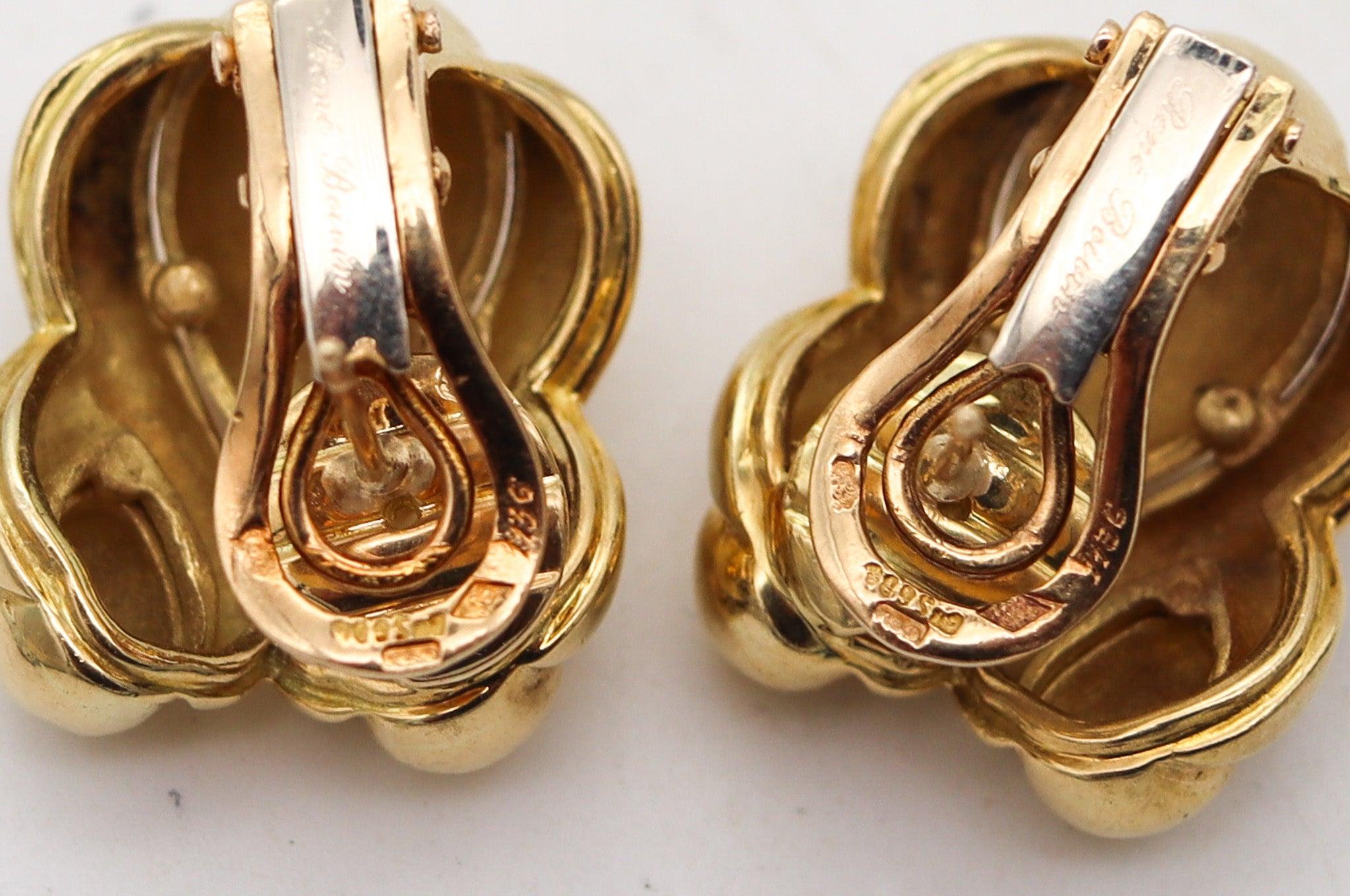 RENE BOIVIN Paris 1970 Clips d'oreilles en or jaune 18 carats en vente 1