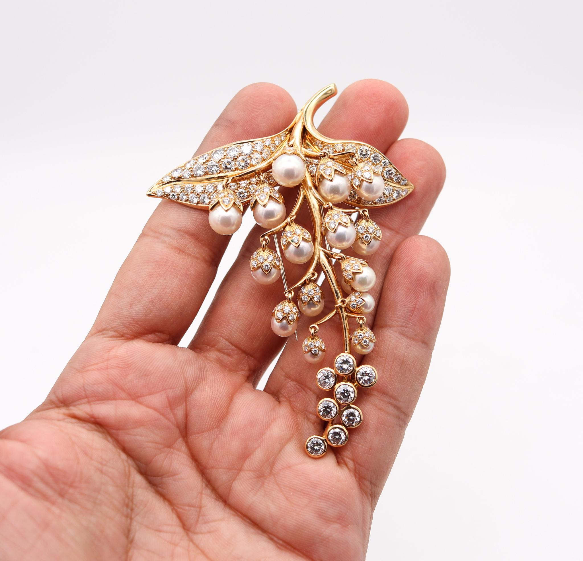 Rene Boivin Paris Gem Set Brooch 18kt Gold with 14.09ctw in Diamonds and Pearls In Excellent Condition For Sale In Miami, FL