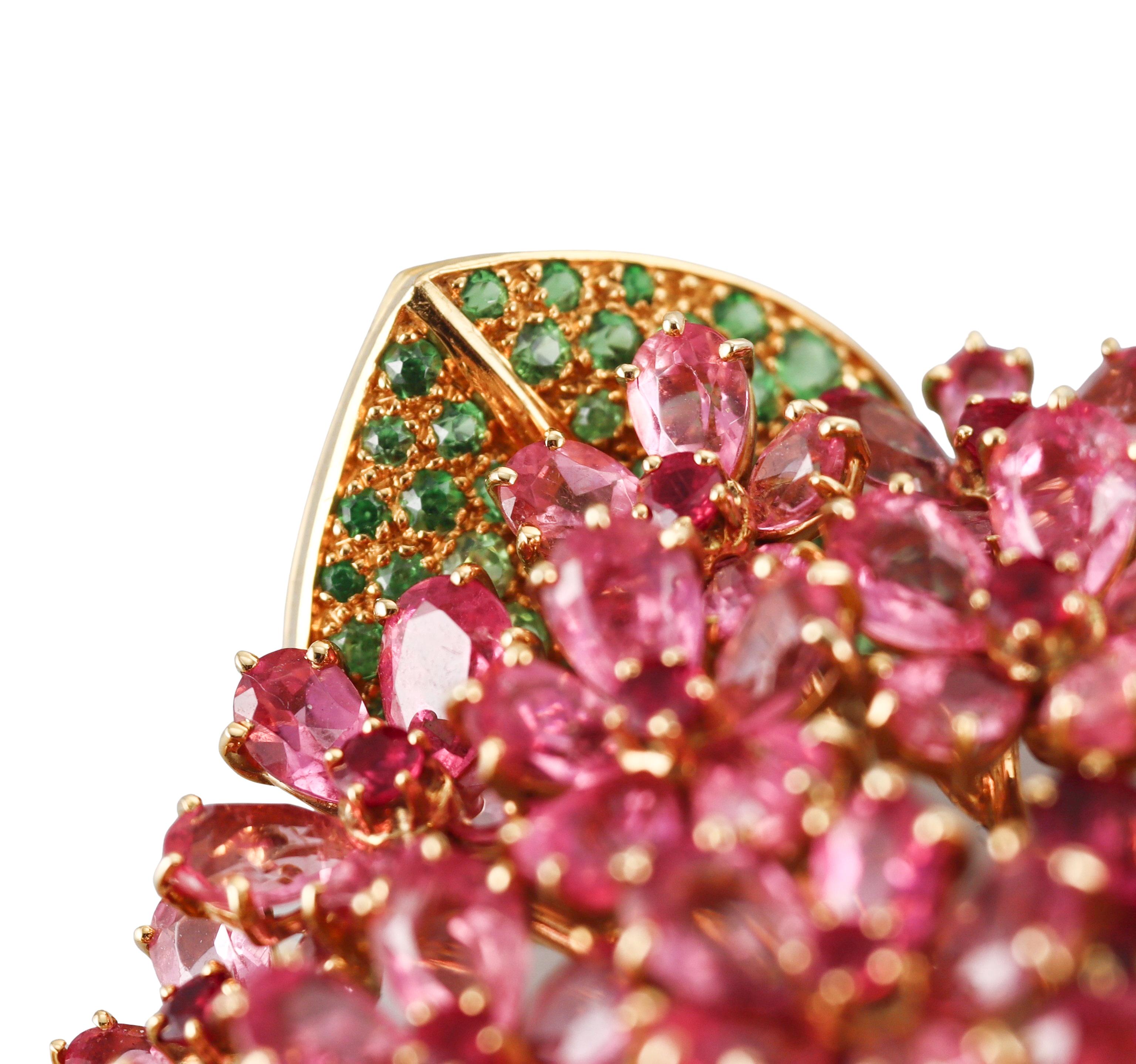 René Boivin Zaffiro Rosa Tsavorite Granato Rubino Oro Spilla a Fiore Grande in vendita 4