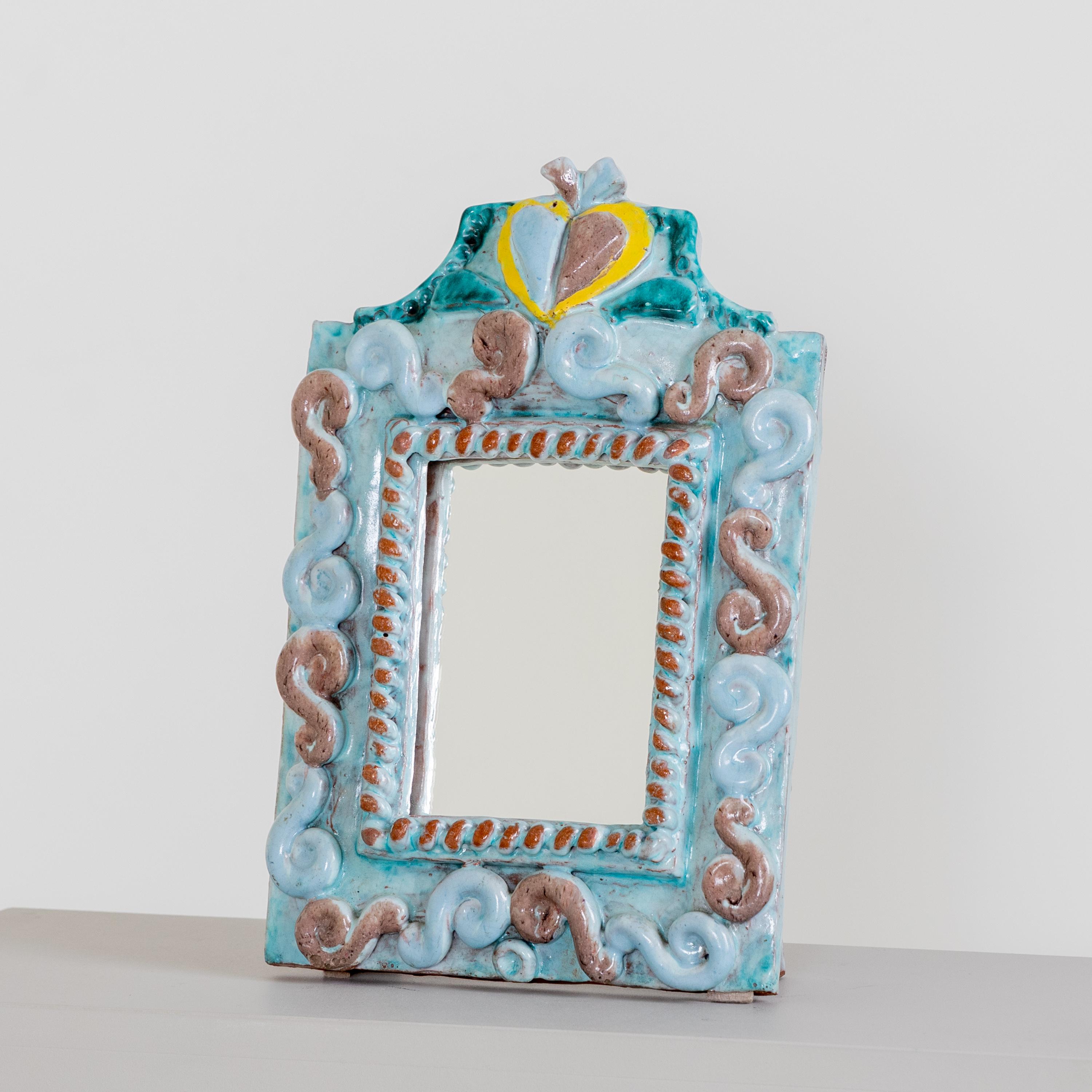 Kleiner Spiegelrahmen aus polychrom emaillierter Keramik von René Buthaud (1886-1986) alias Jean Doris. Signiert 