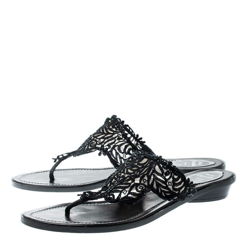 Rene Caovilla Black Crystal Embellished Lace And Leather Flat Thong Sandals Size In Good Condition For Sale In Dubai, Al Qouz 2