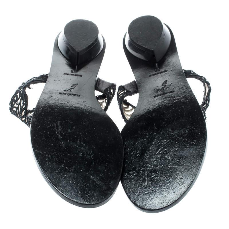 Rene Caovilla Sandales longues noires ornées de dentelle et de cuir embellies de cristaux Bon état à Dubai, Al Qouz 2
