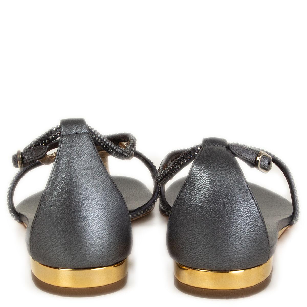 RENE CAOVILLA schwarz-goldene flache Sandalen mit RHINESTONE-Verzierung, Schuhe 36,5 im Zustand „Neu“ im Angebot in Zürich, CH