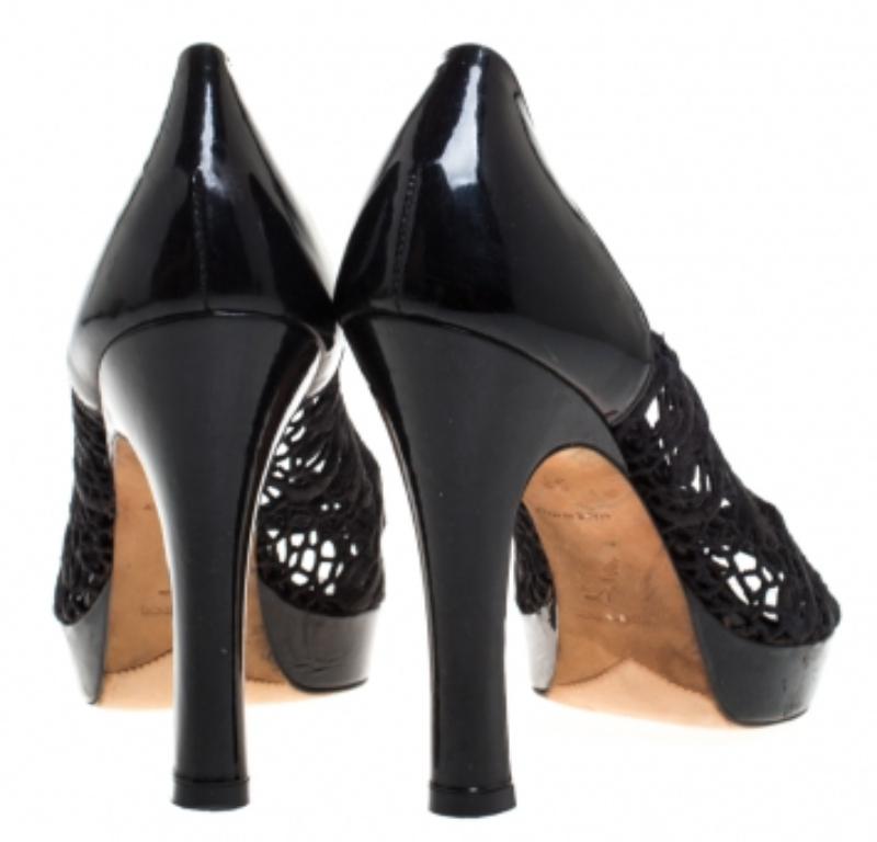 Rene Caovilla Black Lace Peep Toe Pumps Size 39 (Schwarz) im Angebot