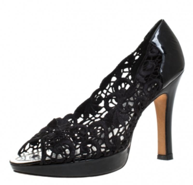 Rene Caovilla Black Lace Peep Toe Pumps Size 39 im Angebot 1