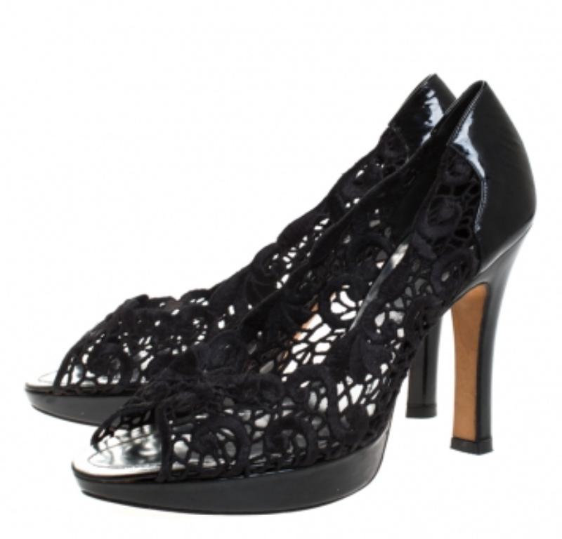 Rene Caovilla Black Lace Peep Toe Pumps Size 39 im Angebot 2