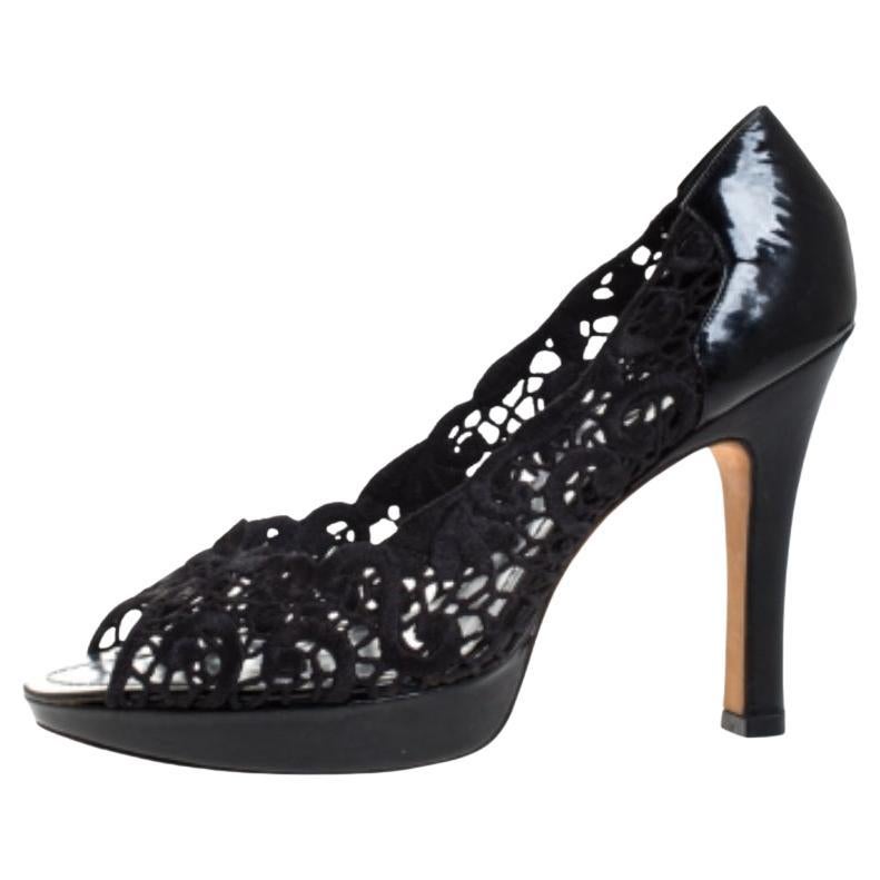 Rene Caovilla Black Lace Peep Toe Pumps Size 39 im Angebot