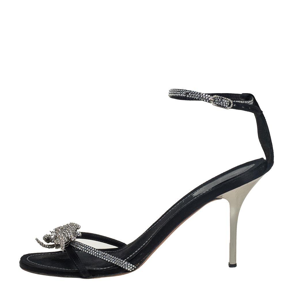 Brimming with unparalleled sophistication, these gorgeous black sandals from René Caovilla are ready to help you fashion a statement look. Crafted from satin and flaunting an open-toe silhouette, these sandals exhibit dazzling crystal embellishments
