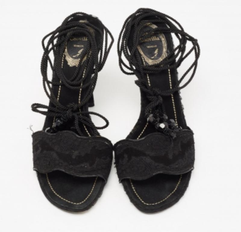 René Caovilla Sandalias de ante negro y encaje con adorno de lazo en el tobillo talla 38,5 Negro en venta