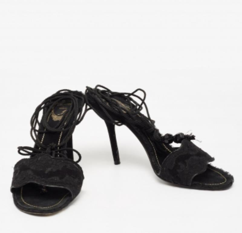 René Caovilla Sandalias de ante negro y encaje con adorno de lazo en el tobillo talla 38,5 en Bueno estado para la venta en Dubai, Al Qouz 2