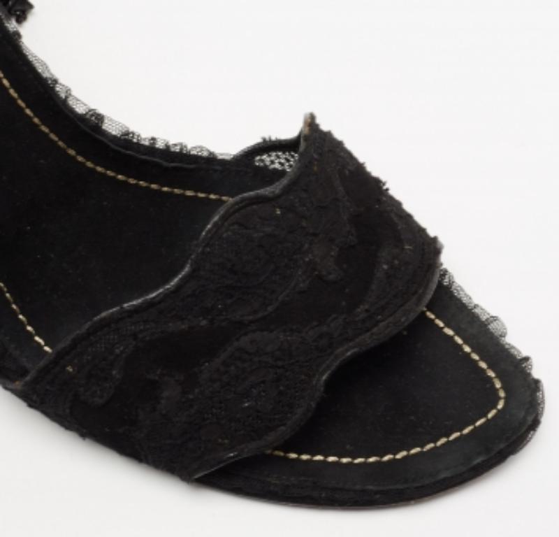 René Caovilla Sandalias de ante negro y encaje con adorno de lazo en el tobillo talla 38,5 en venta 1