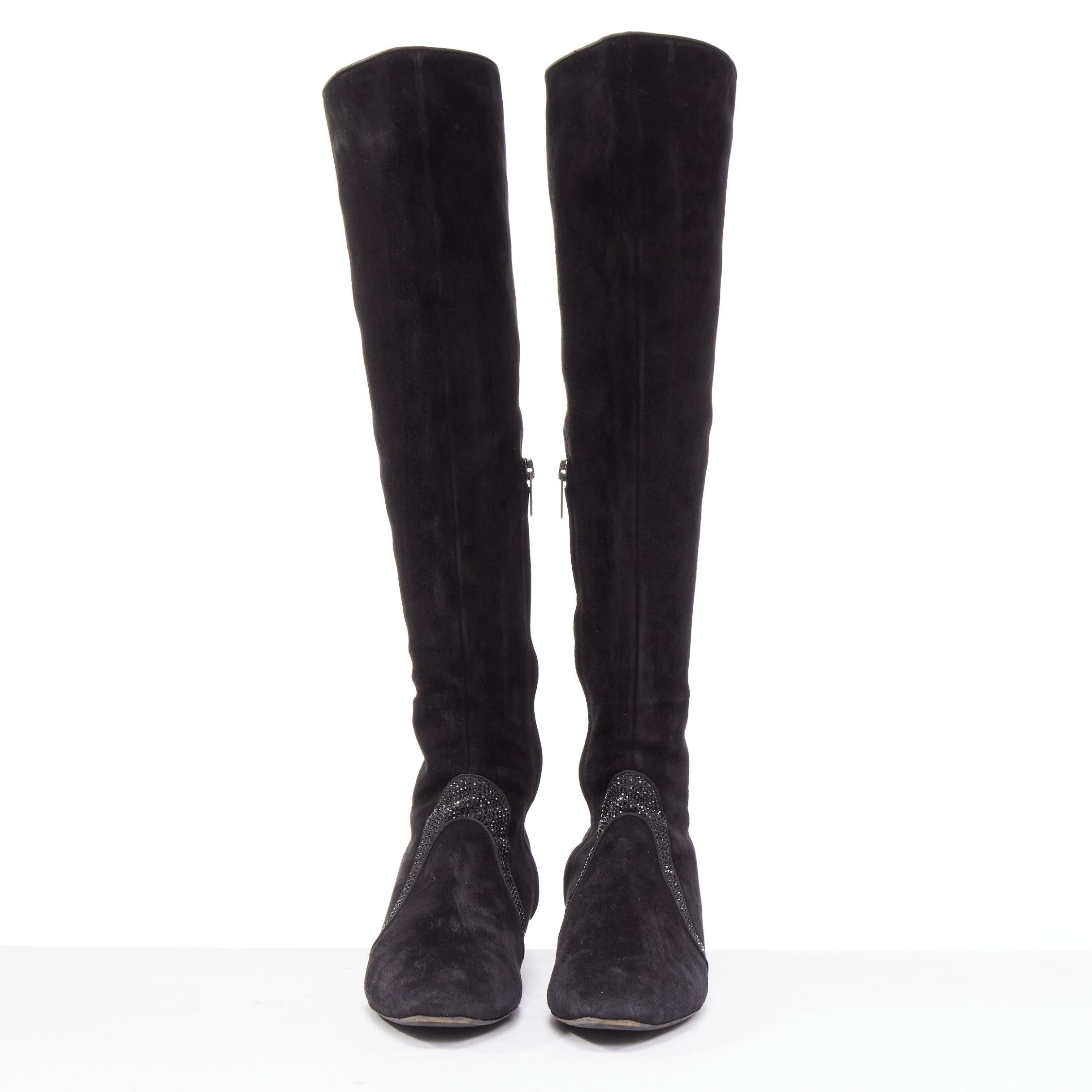 Noir Rene Caovilla, botte plate en daim noir avec fente arrière et strass au niveau du genou EU35.5 en vente