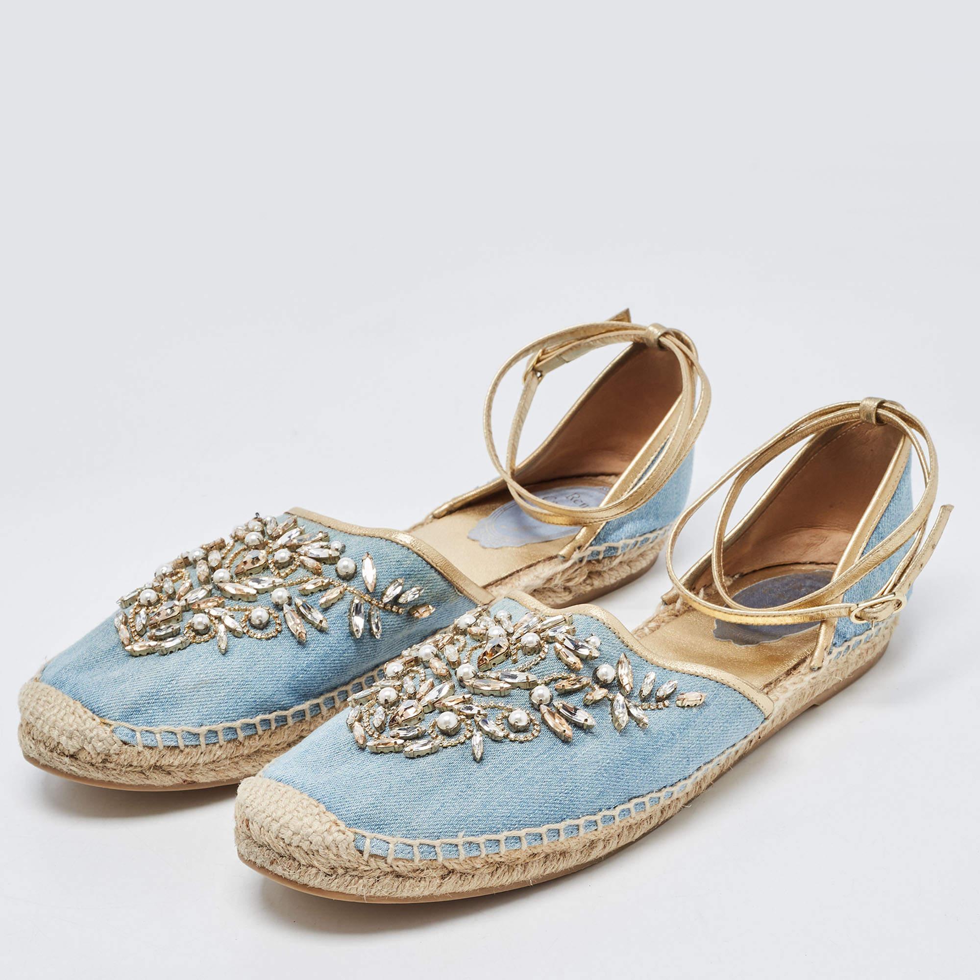Queste espadrillas di design emanano fresche vibrazioni estive e offrono tutto il comfort ai tuoi piedi. Portano con sé una Silhouette ben costruita e l'estetica tipica della casa. Indossali con qualsiasi cosa: jeans, abiti, pantaloncini.