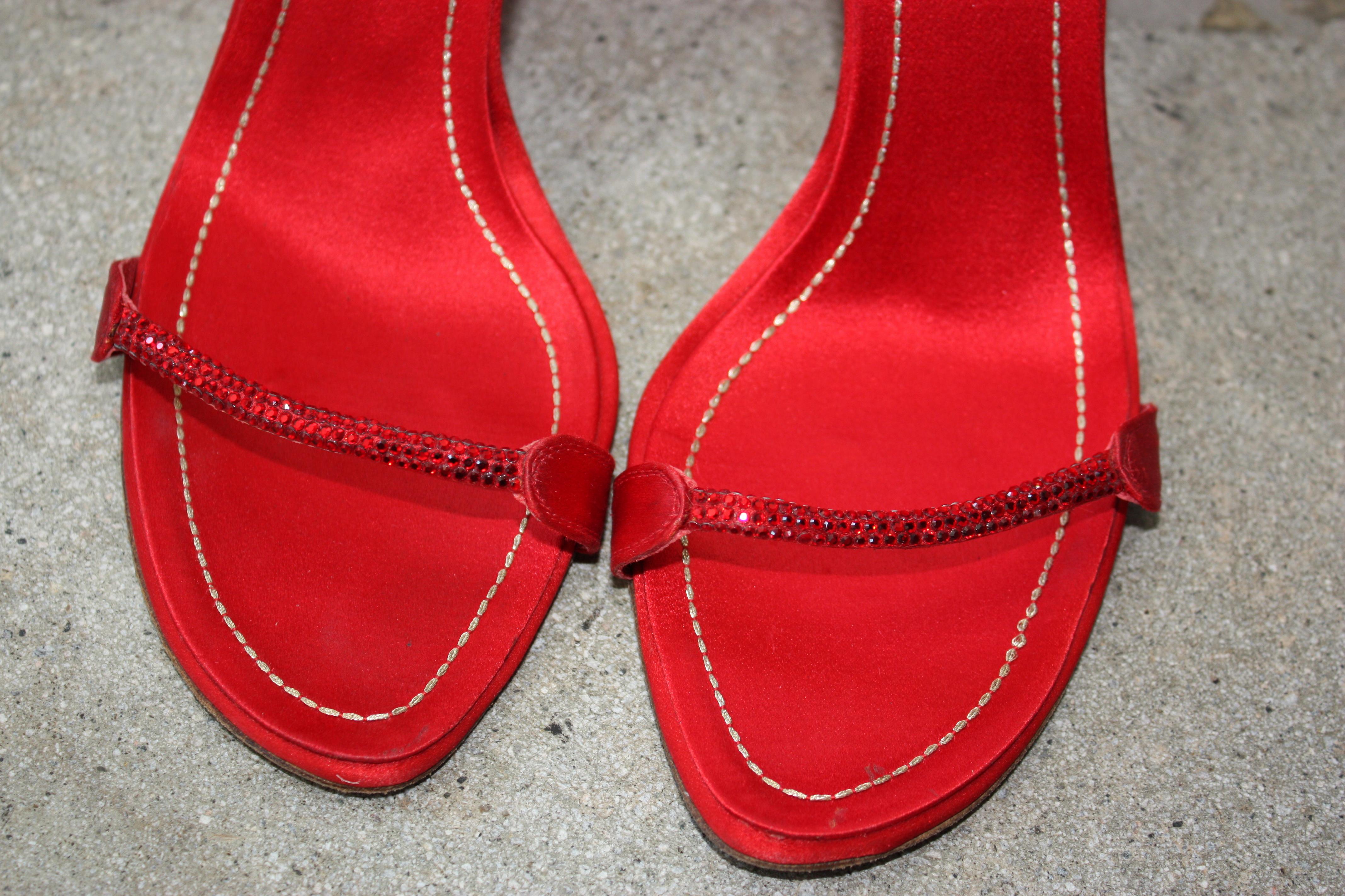 Rene Caovilla RED Satin and Feather Heels Size 37.5 In Excellent Condition In Thousand Oaks, CA