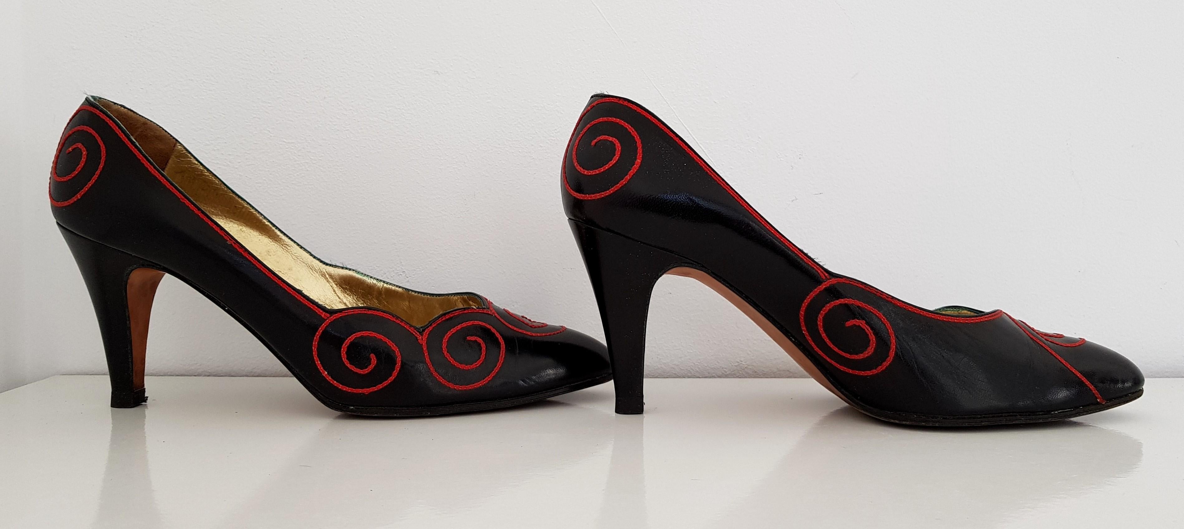 Women's René Caovilla for Valentino Garavani Red and Black Heels. Size 10 For Sale