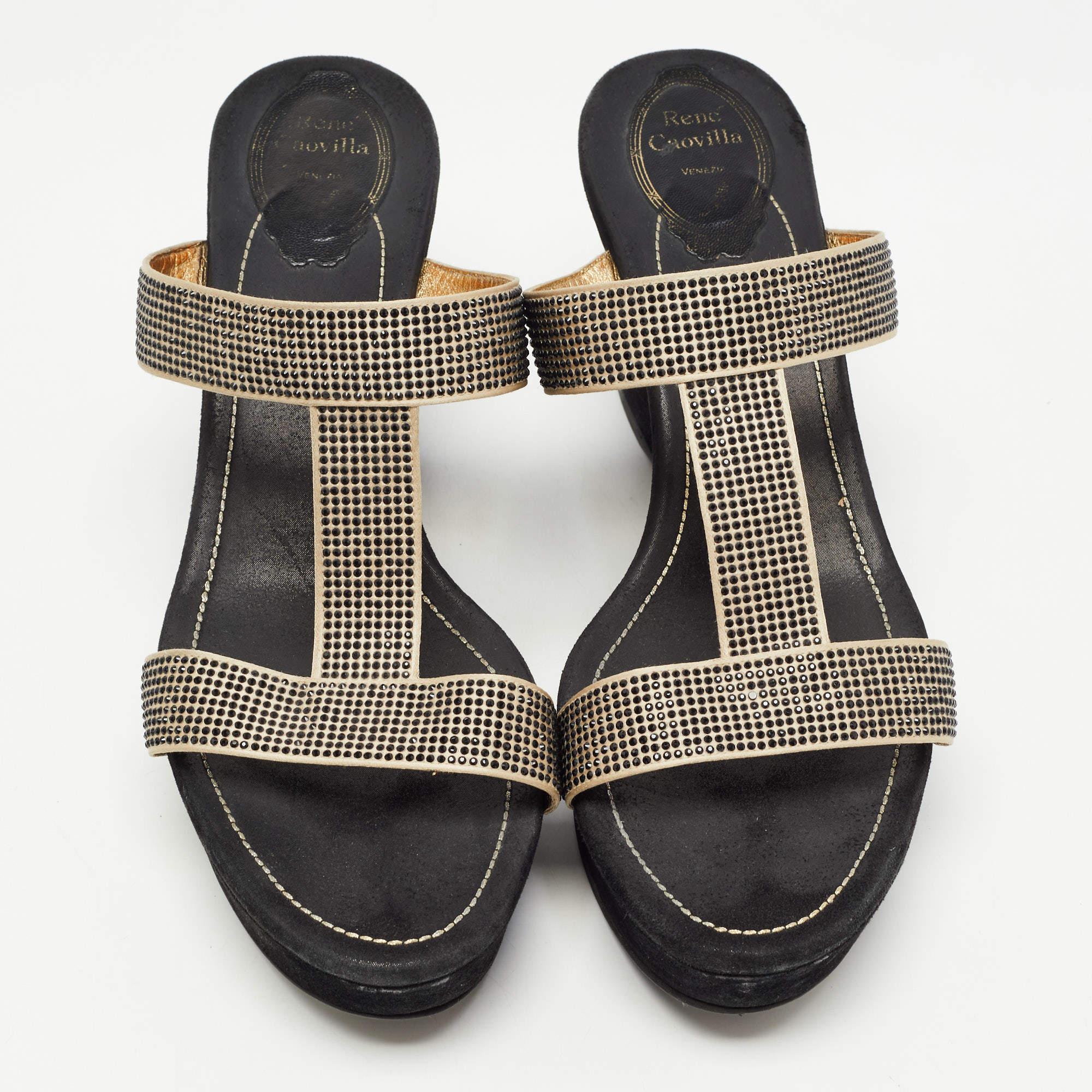René Caovilla Gold/Black Crystal Embellished Satin Platform  Slide Sandals In Excellent Condition For Sale In Dubai, Al Qouz 2
