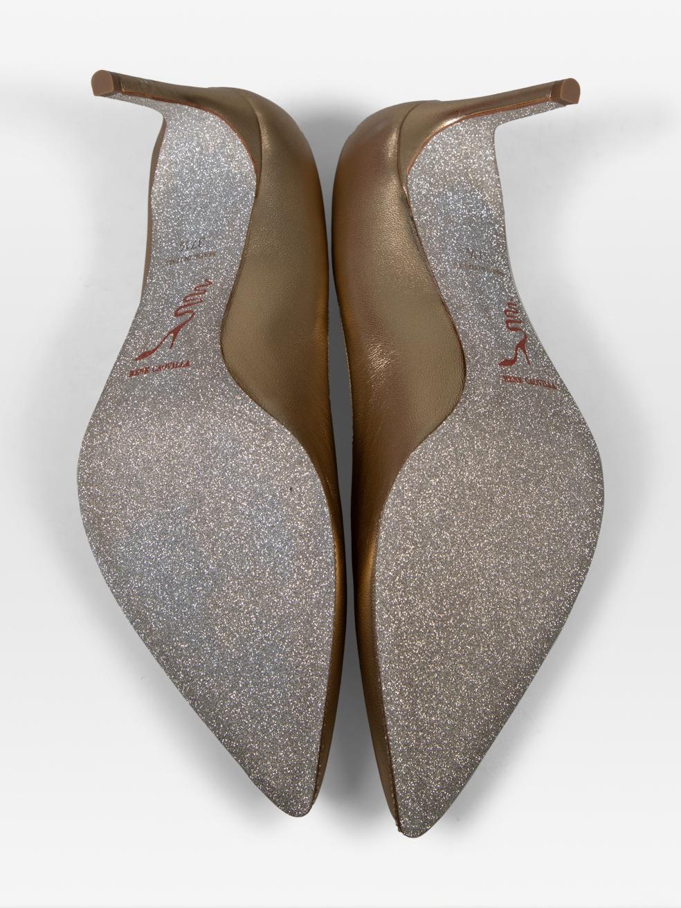 Rene His His en cuir doré avec détails en cristal Taille IT 37.5 Excellent état - En vente à London, GB