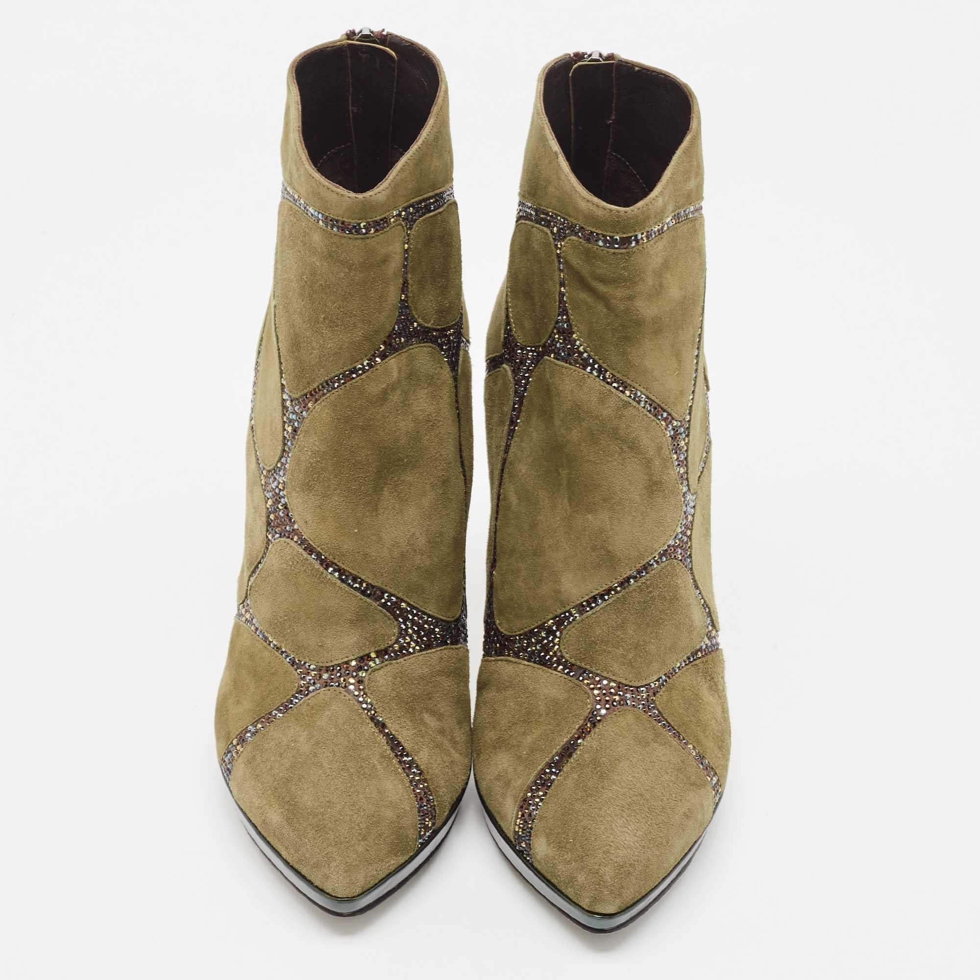 Boots are an essential part of your wardrobe, and these boots, crafted from top-quality materials, are a fine choice. Offering the best of comfort and style, this sturdy-soled pair would be great with a dress for a casual day out!

Includes: