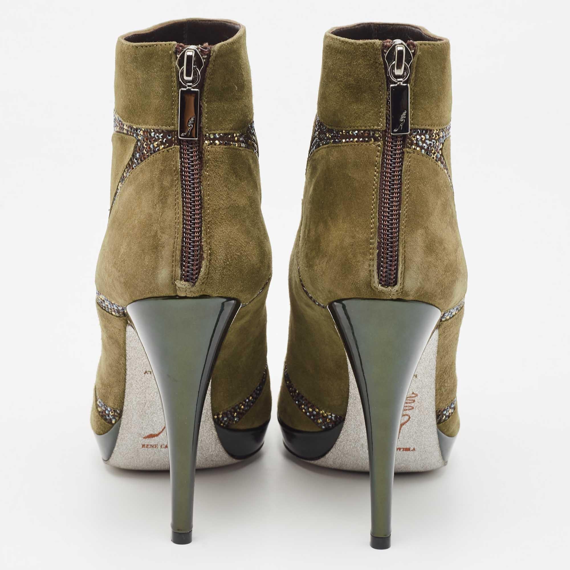 René Caovilla Green Suede Crystal Embellished Ankle Boots Size 39 In Excellent Condition For Sale In Dubai, Al Qouz 2