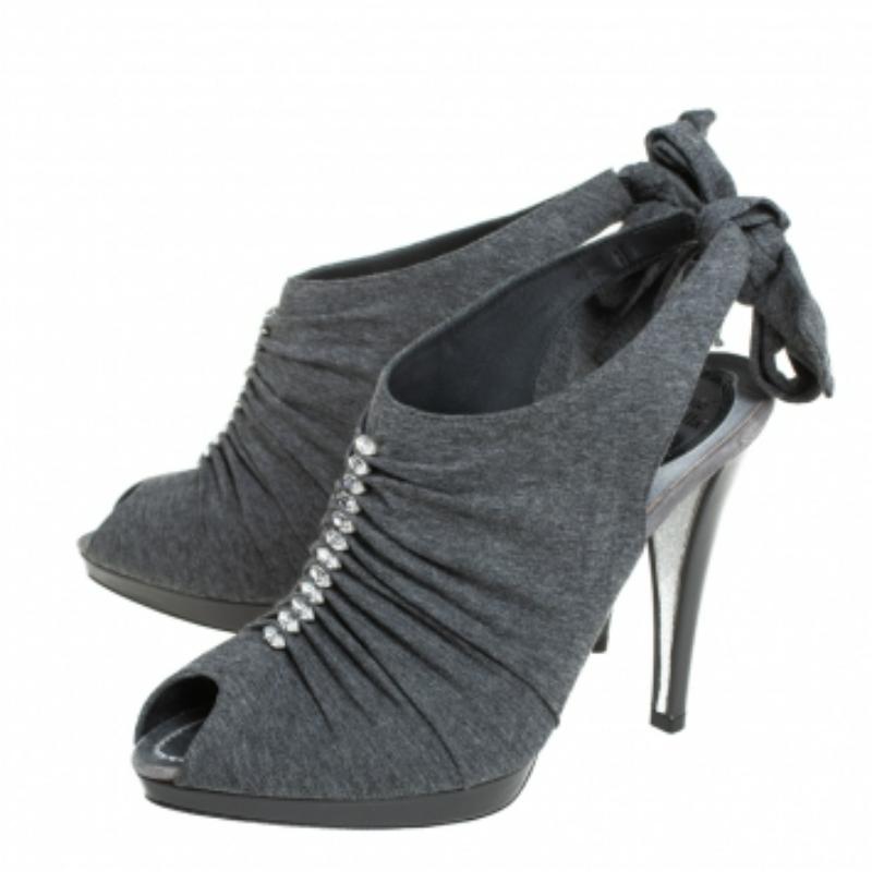Noir René Caovilla, tissu gris, sandales à bride avec ornements en cristal Taille 38 en vente