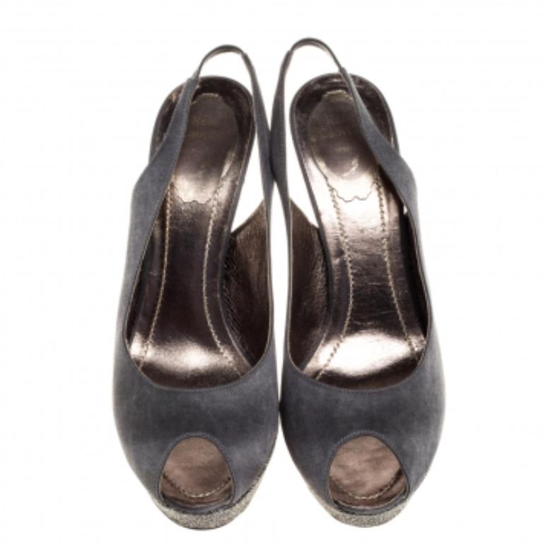 Rene Caovilla Grey Satin Peep Toe Slingback Platform Sandals Size 40.5 In Fair Condition For Sale In Dubai, Al Qouz 2
