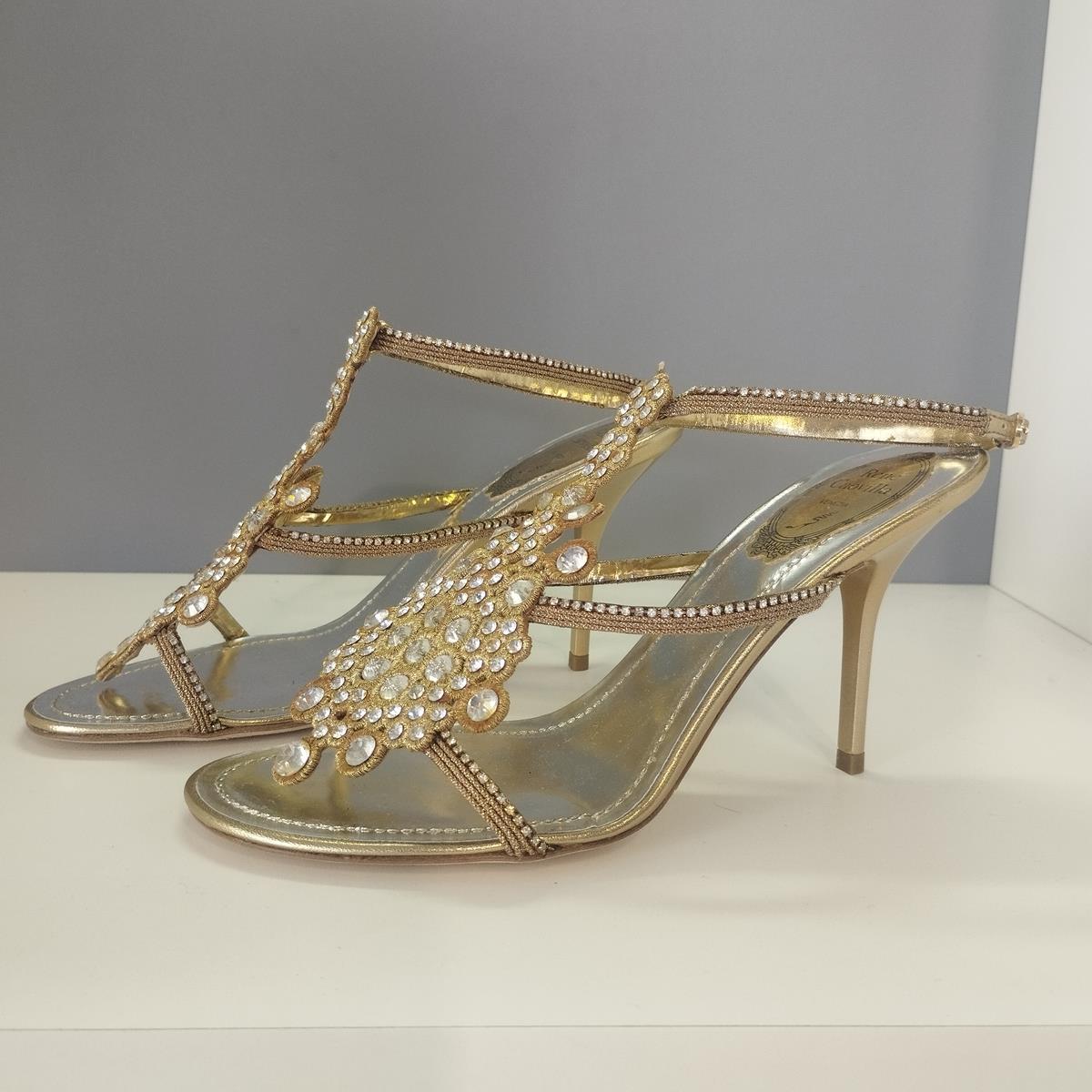 Sandales en cristaux René Caovilla fantastiques
Sandales Jewell
Sandales hautes
Cristaux appliqués
Couleur or
Dentelle macramé
Bride à la cheville
Hauteur du talon cm 9 (3,54  pouces)
Livraison rapide dans le monde entier incluse dans le prix