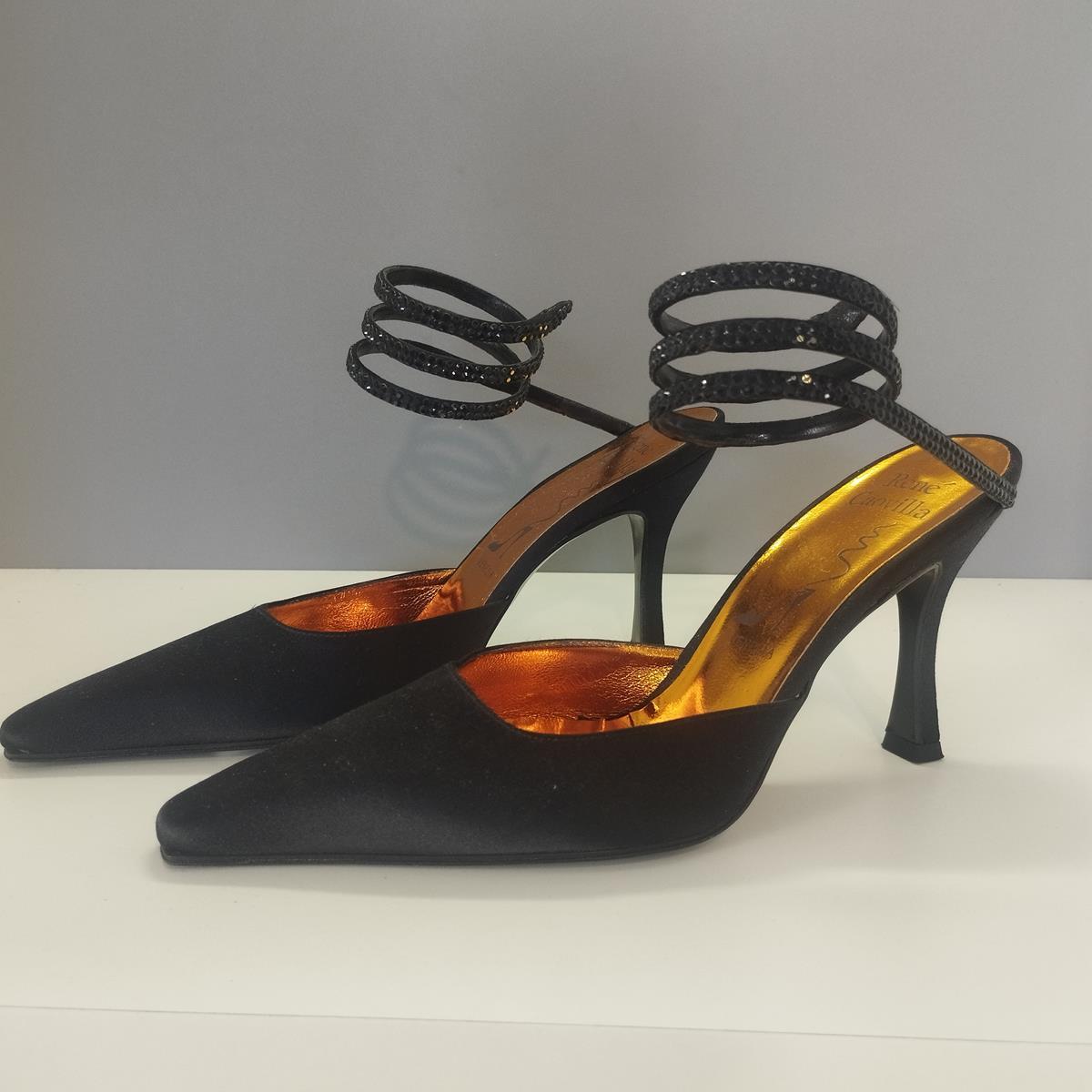 Chaussures à cristaux René Caovilla fantastiques
Jewell Shoe
Satin
Couleur noire
Cristaux de cheville
Hauteur du talon cm 9 (3,54  pouces)
Livraison rapide dans le monde entier incluse dans le prix