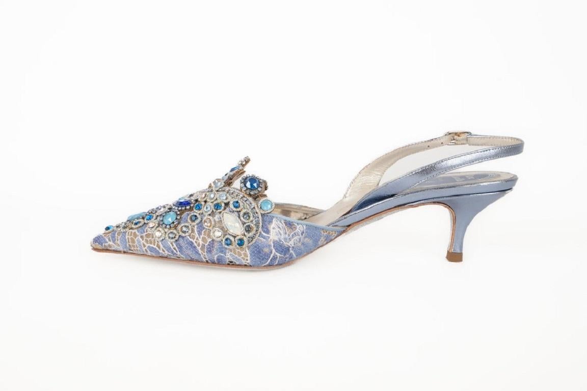 Rene Caovilla - (Made in Italy) Leather heel shoes with lace and blue rhinestones. Good general condition, but a few rhinestones are missing. Size 37 indicated.

Additional information:
Condition: Decent condition
Dimensions: Heel height: 5 cm