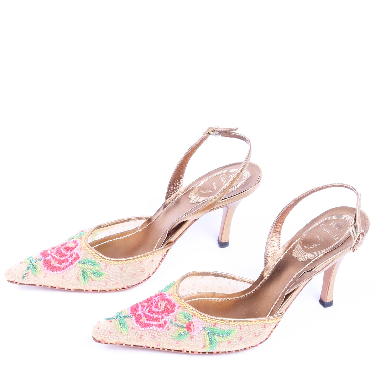 These are fabulous vintage Rene´ Caovilla slingback shoes with pointed toes and gold leather heels and straps. The upers are in a fine mesh with gold braid and gold leather trim and there are beautifully beaded red and pink roses with green leaves.