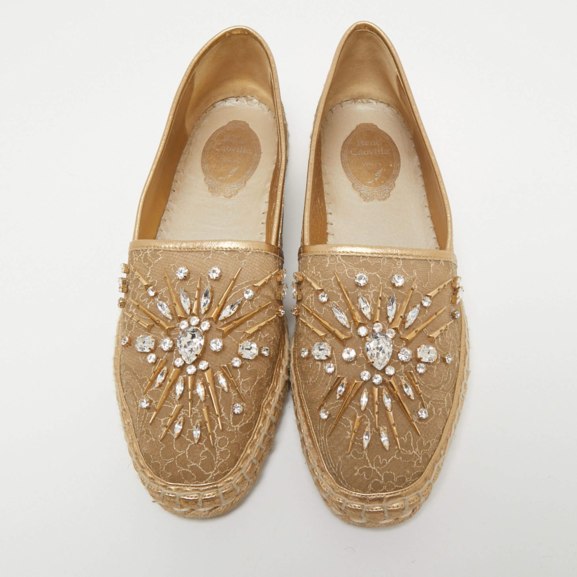 René Caovilla Metallic Gold Lace 7 Leather Embellished Espadrille Flat Size 40 In Good Condition In Dubai, Al Qouz 2