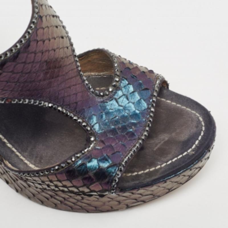 Donna René Caovilla - Sandali con zeppa in pitone metallizzato impreziositi da cristalli - misura 37 in vendita