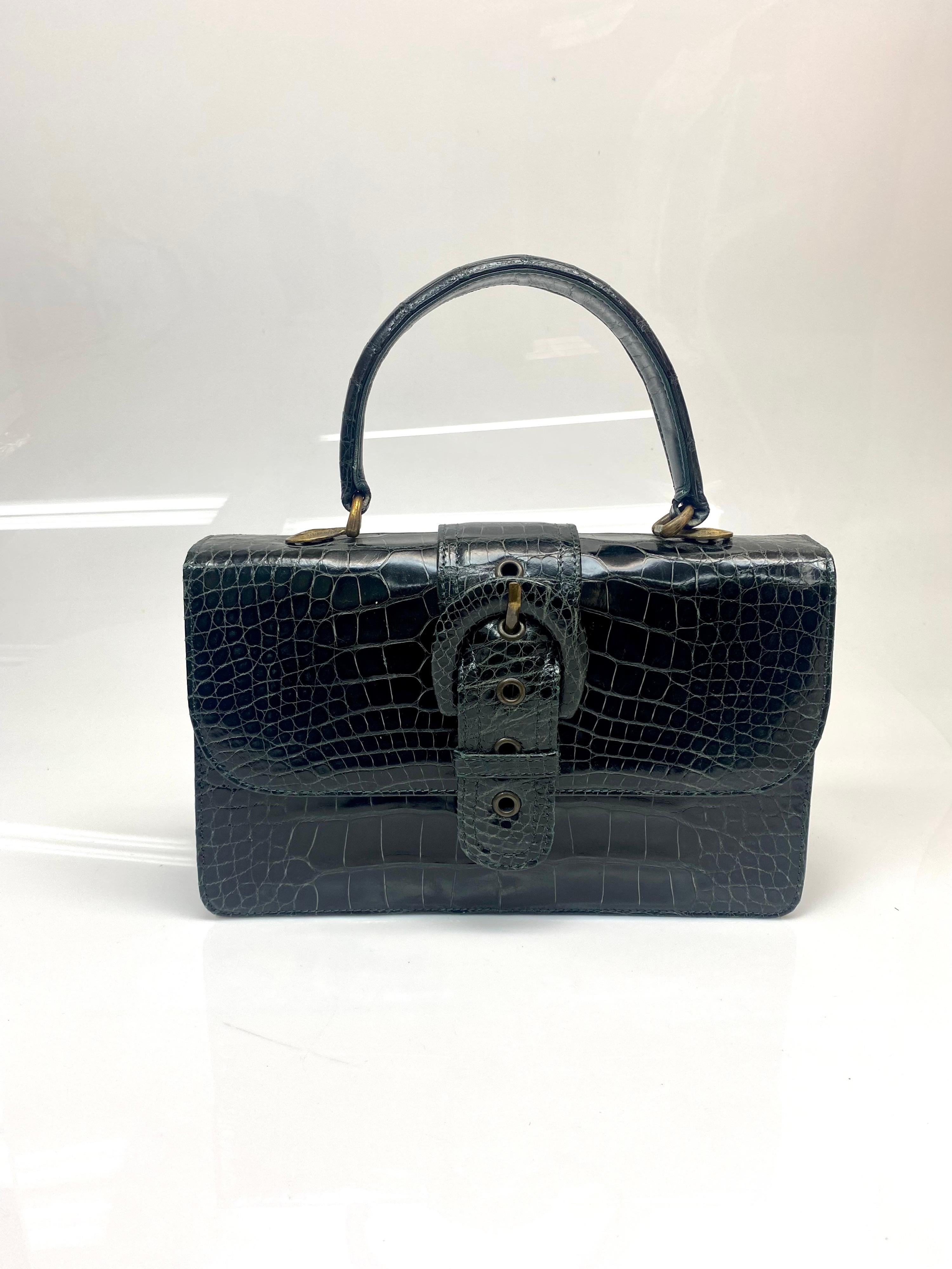 Rene Caovilla Moss Green Alligator Skin Handbag. René Caovilla's creations are entirely hand-made, using only the highest quality materials and this alligator skin bag is no exception. Featuring a beautiful moss green exterior, three interior