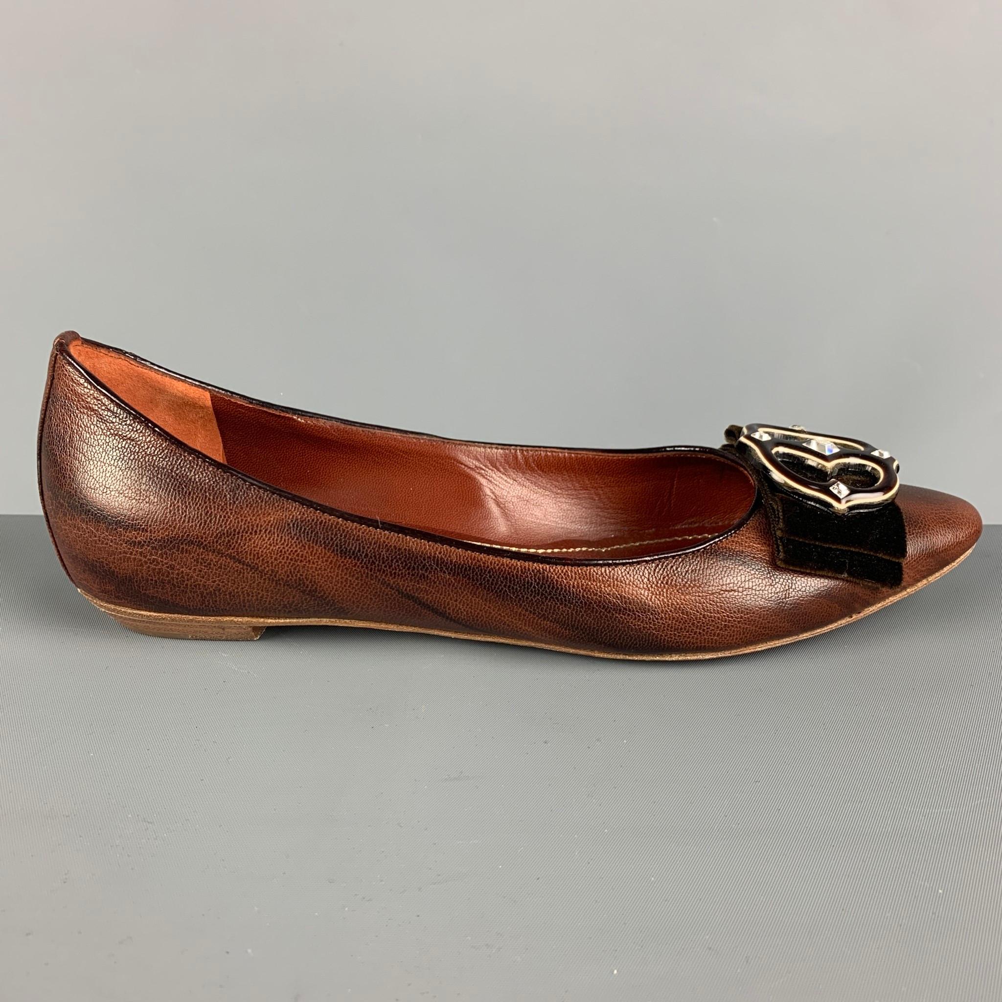 RENE CAOVILLA flats comes in a brown material featuring a ballet style, brown velvet bow, and a rhinestones embellished design. Made in Italy.

Very Good Pre-Owned Condition.
Marked: 38 1/2 M

Outsole: 10 in. x 3.25 in.  

SKU: 117822
Category: