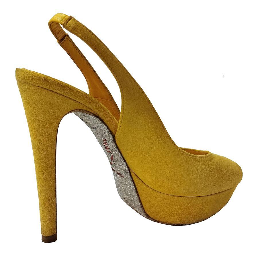 Suede Yellow color Heel height cm 12 (4,72 inches) Plateau cm 3 (1,18 inches)