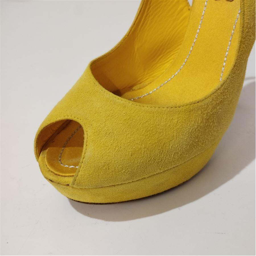 Brown René Caovilla Suede sandal size 36 1/2 For Sale