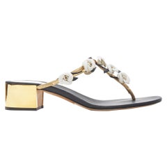 RENE CAOVILLA Weiße Sandale mit Absatz aus Metall in Gold mit Kristallverzierung und Blumenmuster EU37