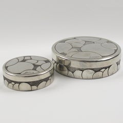 René Delavan Französisch Art Deco Dinanderie poliert Zinn-Box, Satz von 2 Pieces