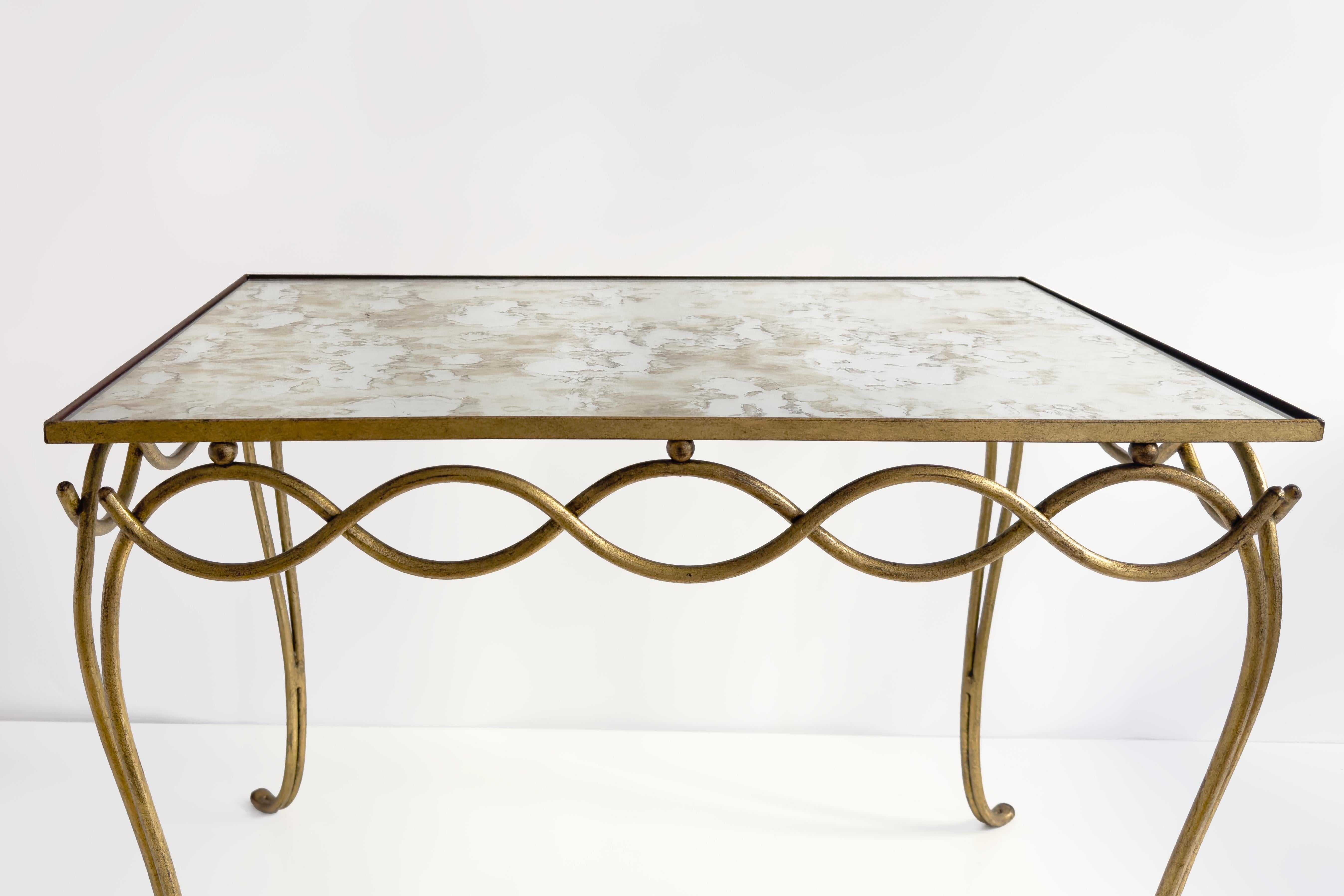 Unknown René Drouet - 20th Century Coffee Table in Gilded Metal and Eglomized Mirror Top For Sale